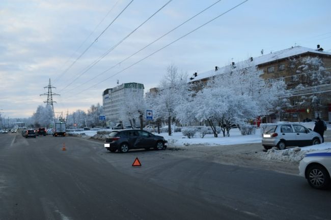 В Ухте на перекрестке пр. Космонавтов – ул. Оплеснина произошло столкновение